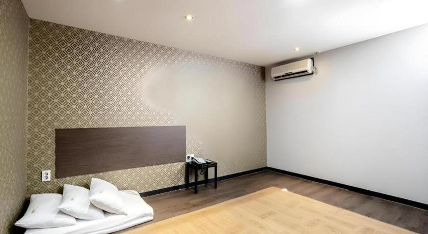 M7 Business Hotel Chilgok Exterior foto